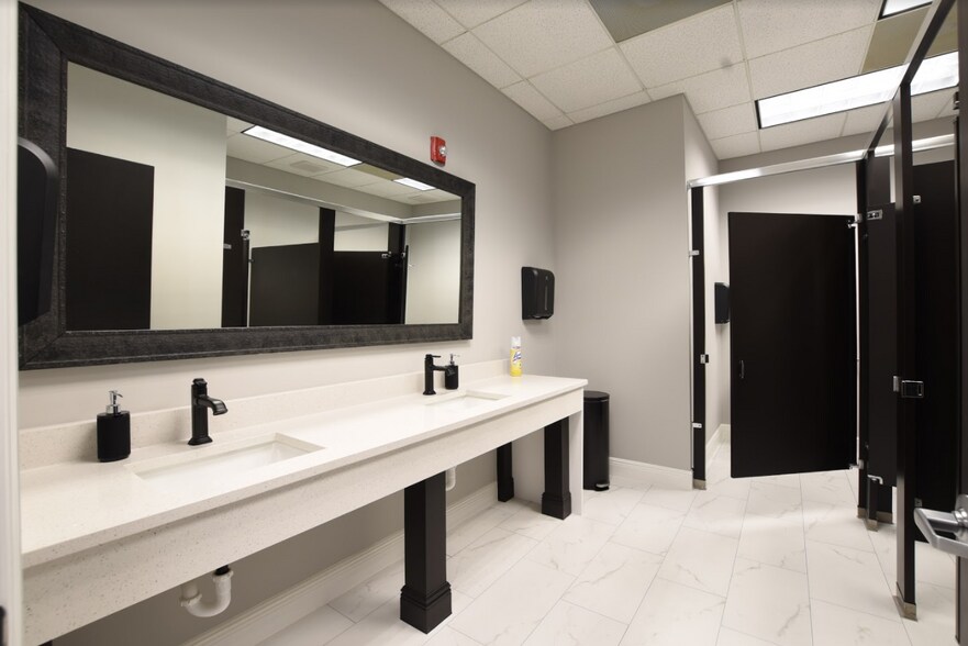 More Photos Of 3820 Colonial Blvd, Fort Myers Medical For Lease