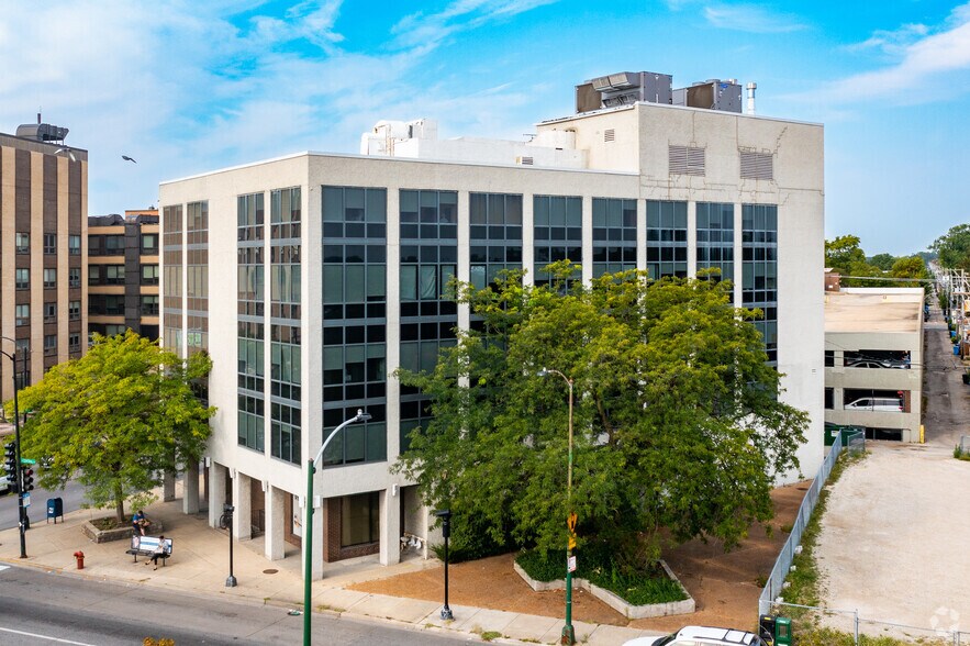 More Photos Of 5600 W Addison St, Chicago Medical For Lease
