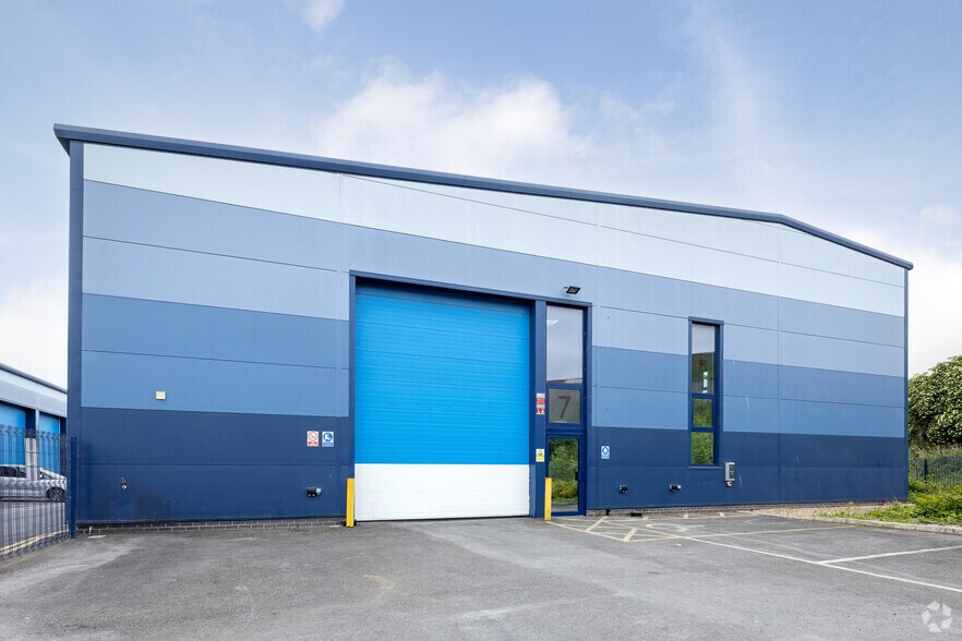 More Photos Of 13 Creek Way, Rainham Warehouse For Lease