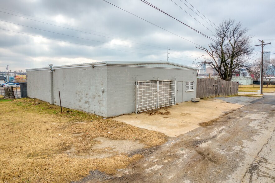 More Photos Of 213 S Rockford Ave, Tulsa Warehouse For Lease