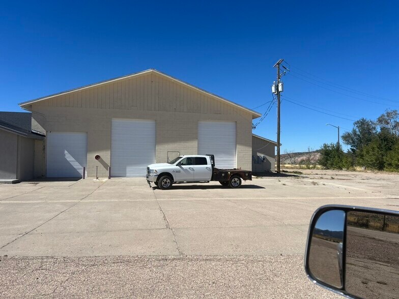 More Photos Of 225 N Highway 91, Summit Service For Lease