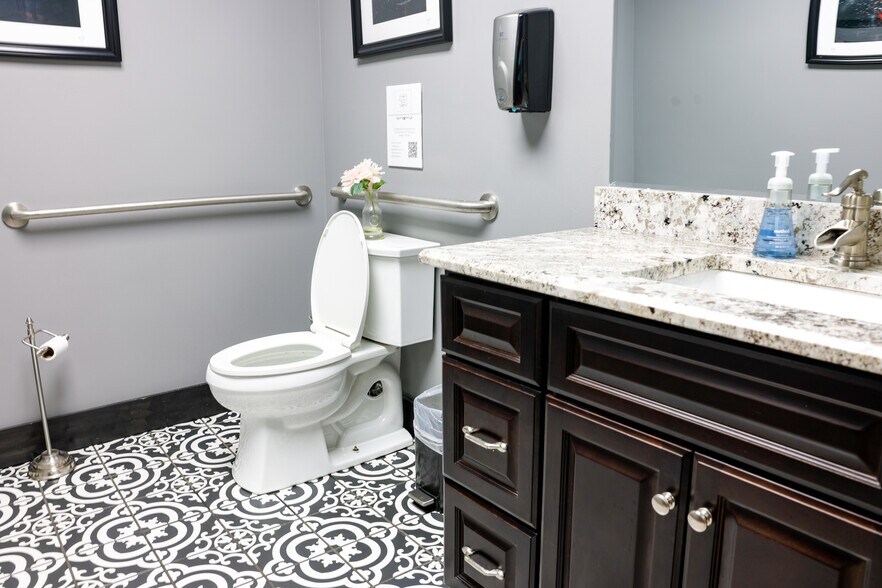 More Photos Of 210 Hale St, Charleston Office For Sale