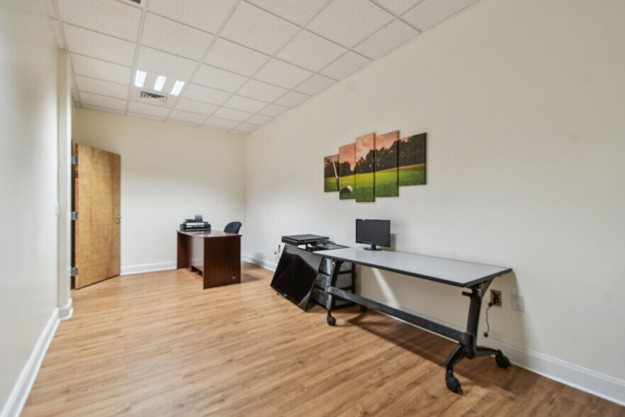 More Photos Of 10901 Danka Cir N, Saint Petersburg Office For Sale