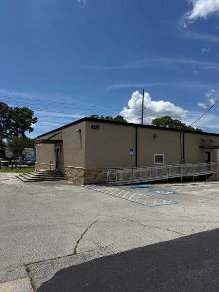 More Photos Of 4329 Emerson St, Jacksonville Warehouse For Lease