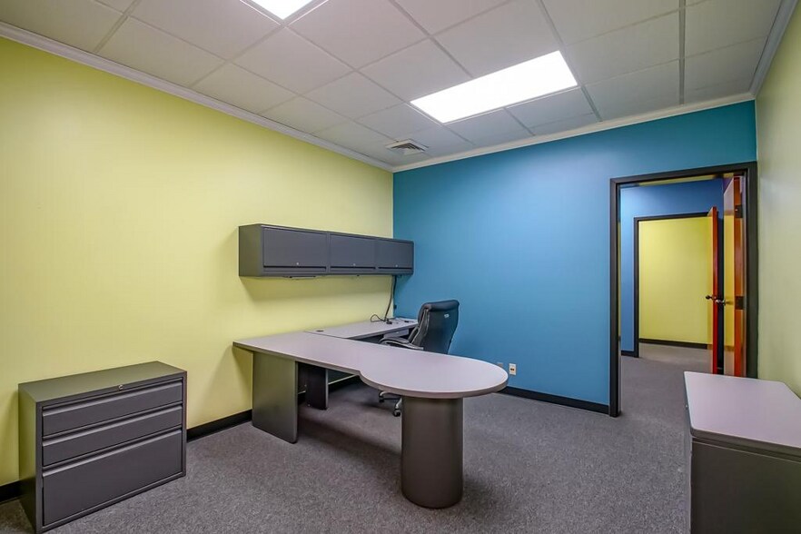 More Photos Of 805 Robin St/ 406 Airline Hwy, La Place Office For Sale