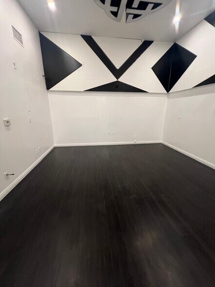 More Photos Of 6878-6880 Beck Ave, North Hollywood Warehouse For Lease