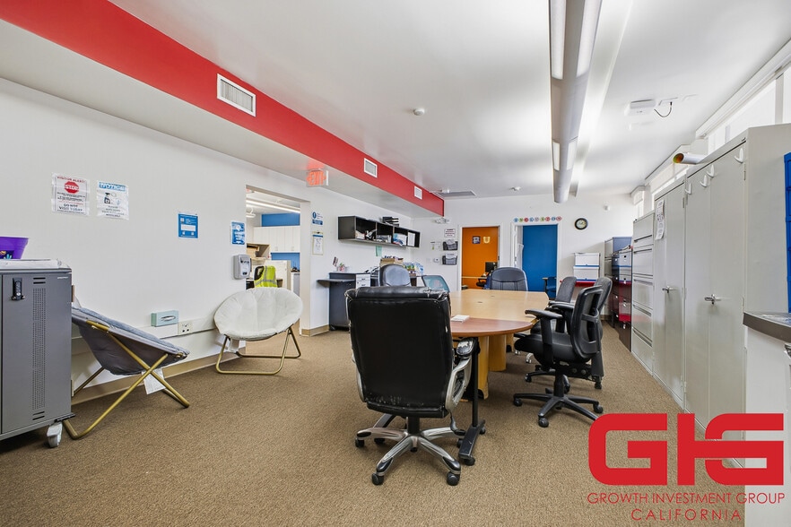 More Photos Of 7330 N Figueroa St, Los Angeles Office For Sale