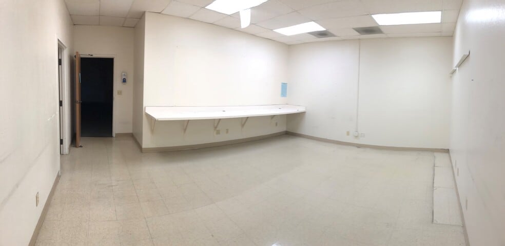 More Photos Of 7717 Edgewater Dr, Oakland Office For Sale