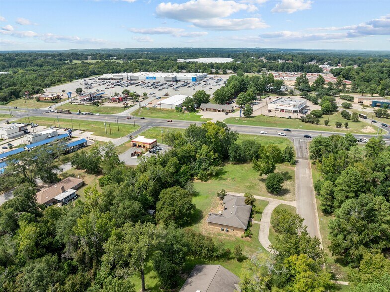 More Photos Of 103 Wesley Dr, Palestine Land For Lease