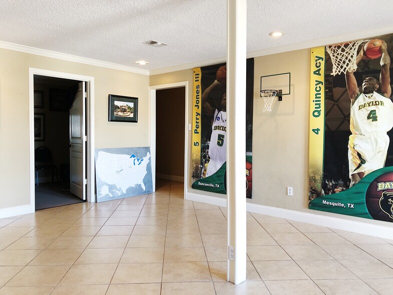 More Photos Of 815-817 Lake Air Dr, Waco Office For Lease