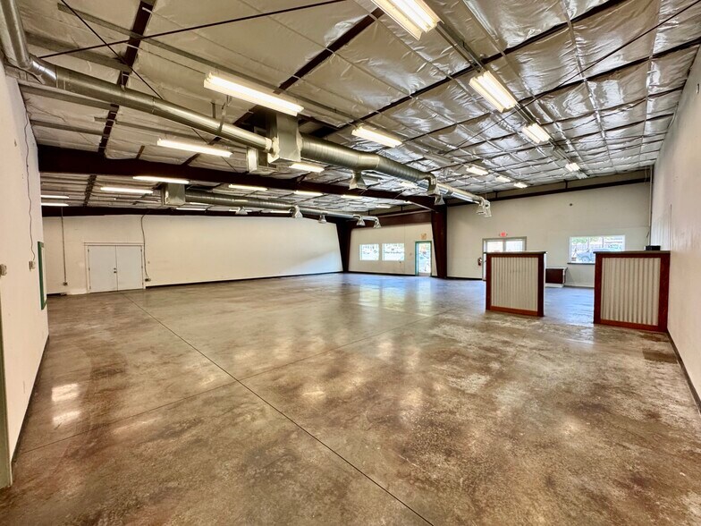 More Photos Of 80 Country Club Dr, Willow Creek General Retail For Lease