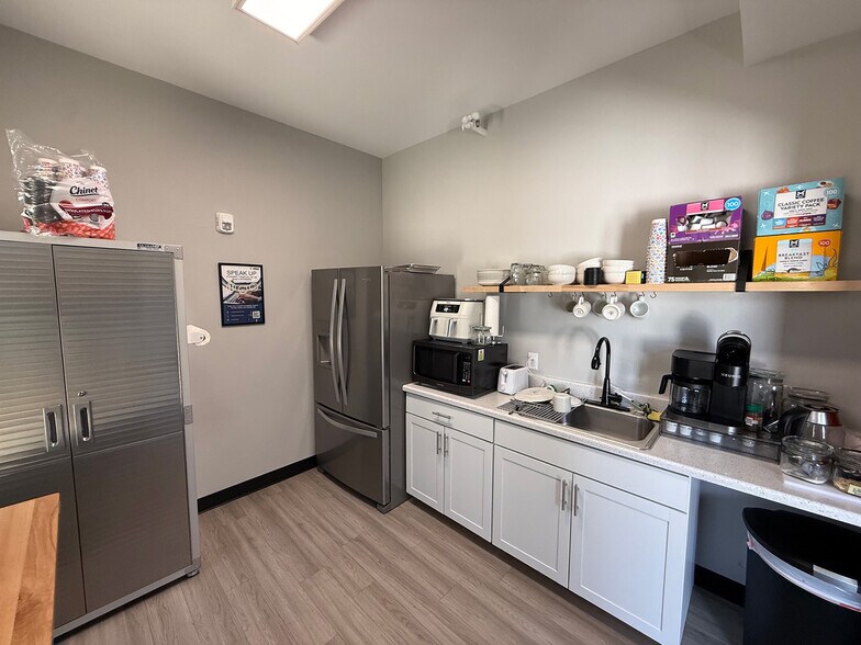 More Photos Of 428-450 Cleveland Ave, Loveland Storefront Retail Office For Lease
