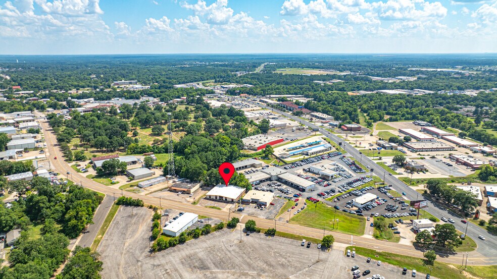 More Photos Of 1015 McCann Rd, Longview Office For Sale