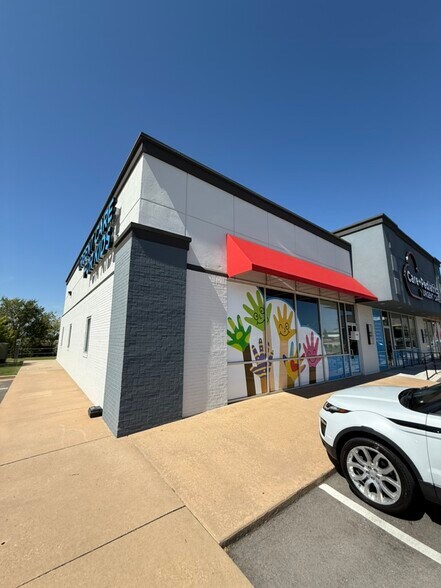 More Photos Of 1221 N Kelly Ave, Edmond General Retail For Lease