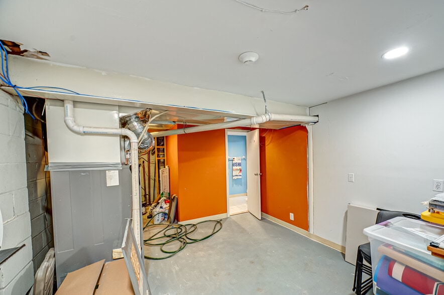 More Photos Of 24 Railroad Ave, Patchogue Office For Sale