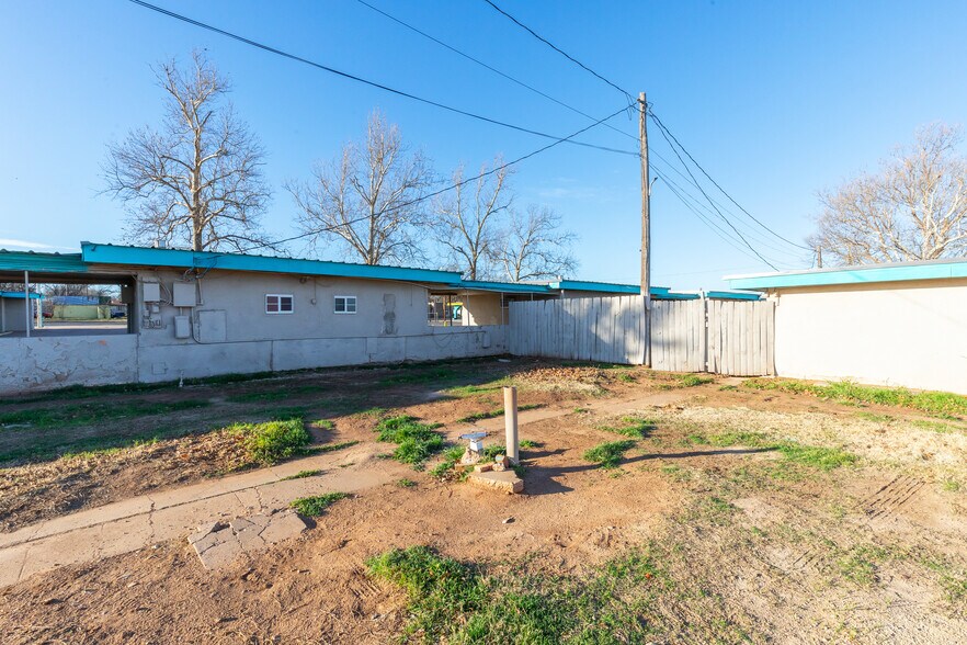 More Photos Of 1100 Main St, Knox City Hotel For Sale