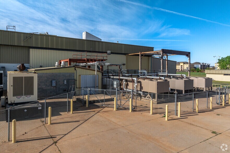 More Photos Of 10321 W Reno Ave, Oklahoma City Manufacturing For Lease