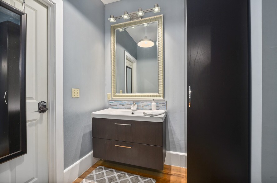 More Photos Of 620 N Tubb St, Oakland Specialty For Sale