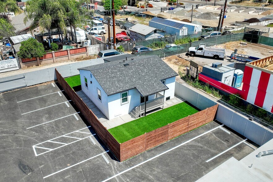 More Photos Of 1045 Main St, Ramona Freestanding For Lease