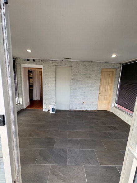 More Photos Of 3251 W Bay St, Savannah Light Manufacturing For Lease