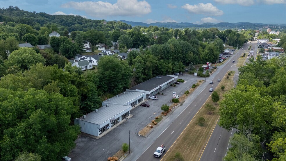 More Photos Of 740 Volunteer Pky, Bristol Storefront Retail Office For Lease