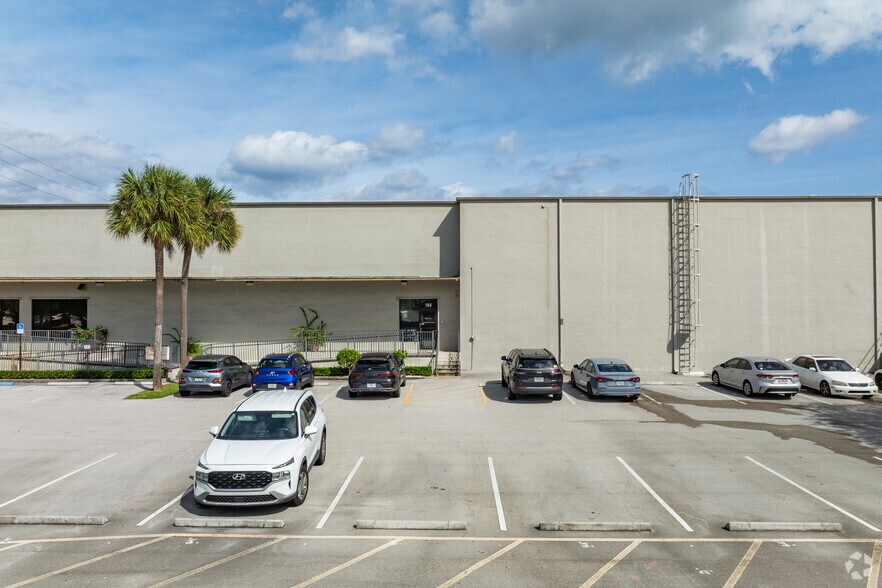 Primary Photo Of 150 W Yamato Rd, Boca Raton Showroom For Sale