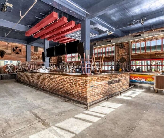 More Photos Of 25 Wall St, Orlando Bar For Lease