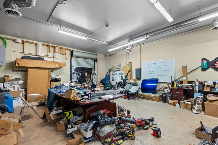 More Photos Of 4204 W Burbank Blvd, Burbank General Retail For Sale