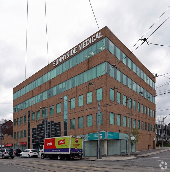 More Photos Of 27 Roncesvalles Ave, Toronto Medical For Lease