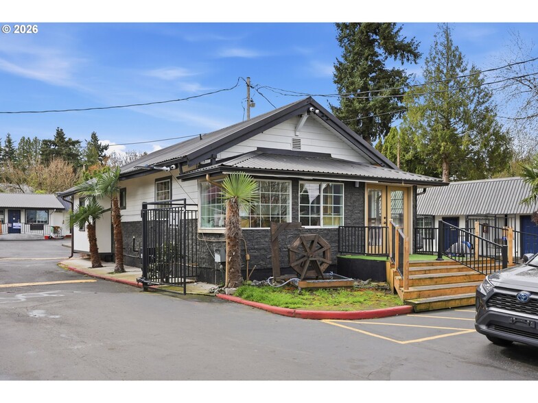 More Photos Of 11324 NE Sandy Blvd, Portland Hotel For Sale