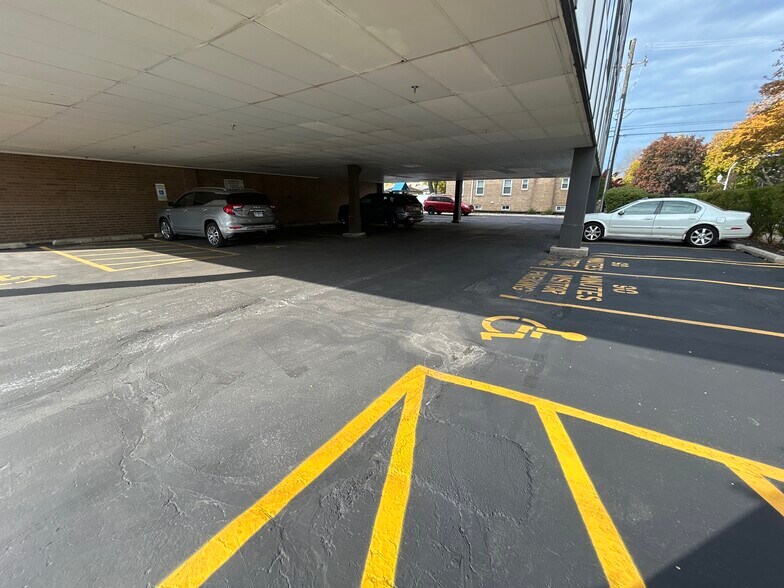 More Photos Of 3500 W Peterson Ave, Chicago Office For Lease