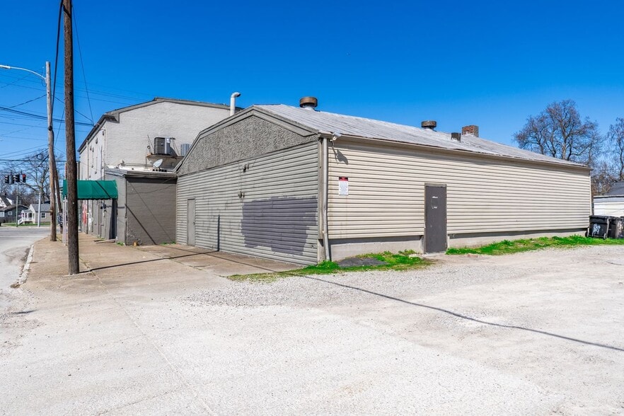 More Photos Of 1481 S Shelby St, Louisville Bar For Sale