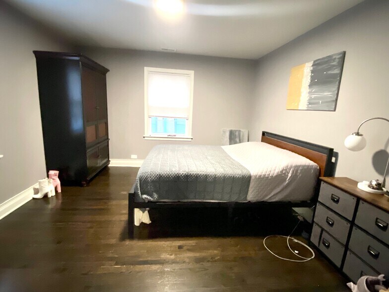 More Photos Of 4821 N Elston, Chicago Restaurant For Sale