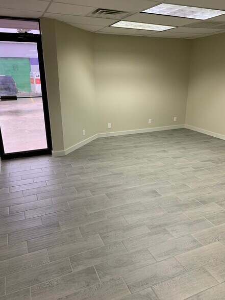 More Photos Of 6209-6213 Grissom Rd, San Antonio Self Storage For Lease