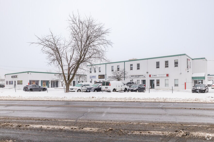 More Photos Of 15 Grenfell Cres, Ottawa Warehouse For Lease