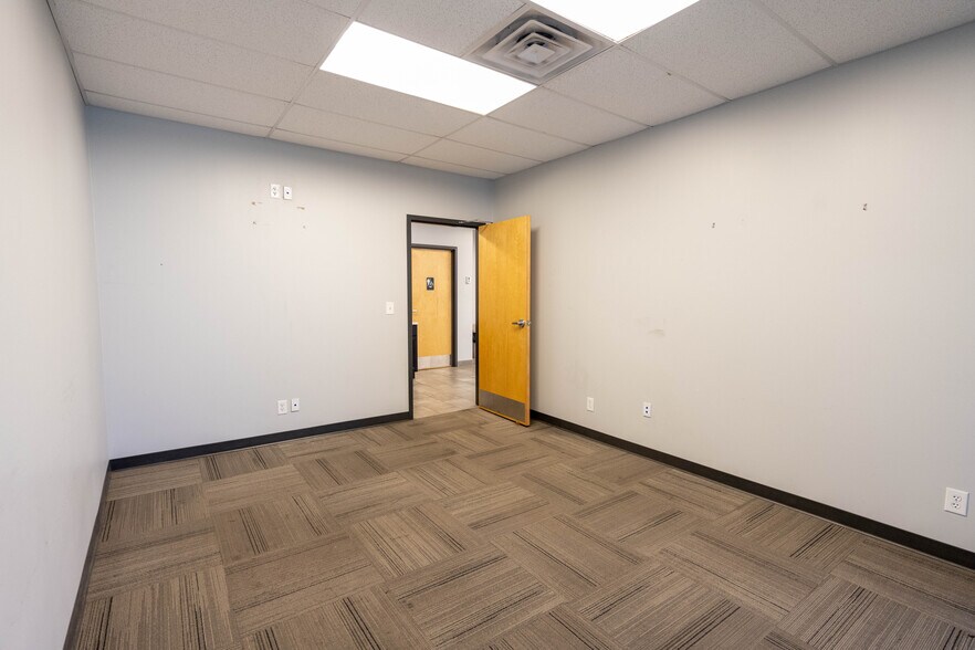 More Photos Of 3320 Dalworth St, Arlington Warehouse For Sale