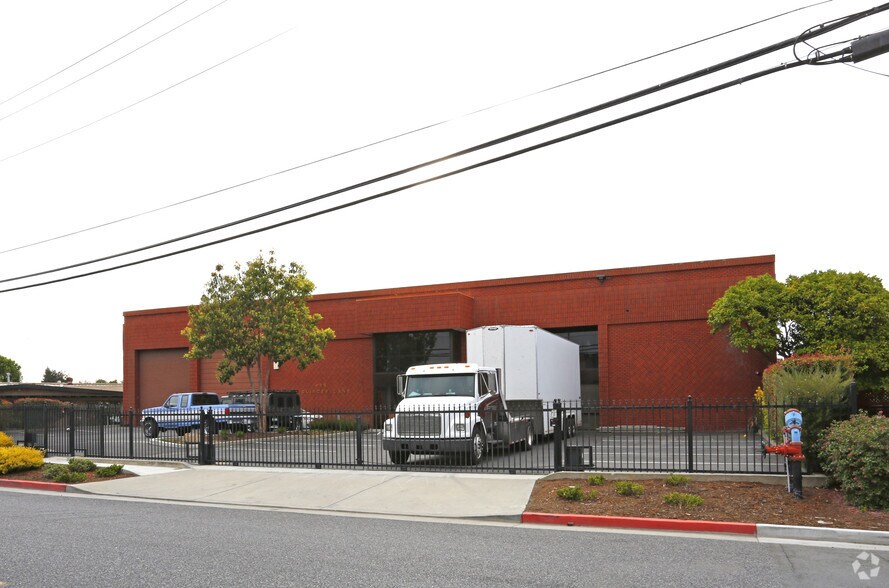 More Photos Of 456 E McGlincy Ln, Campbell Manufacturing For Sale