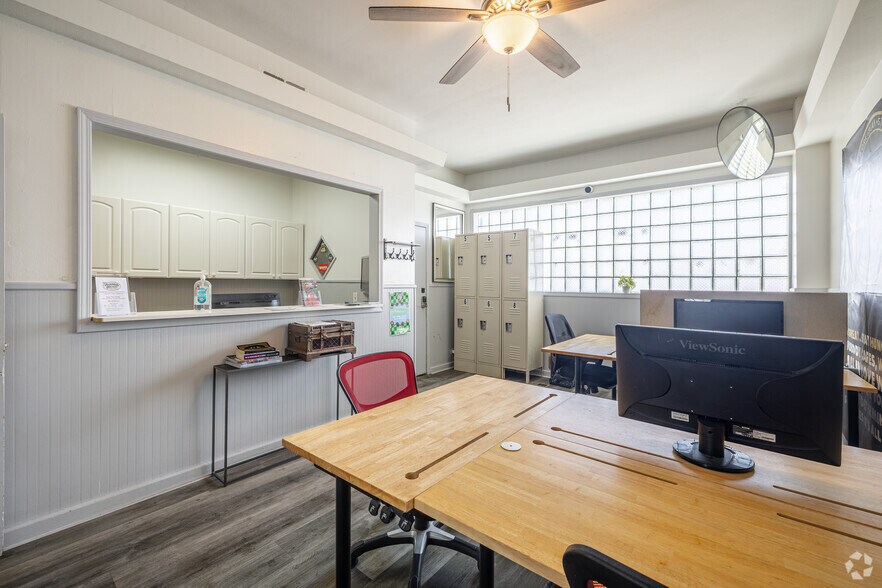 More Photos Of 1417 N Ashland Ave, Chicago Coworking Space