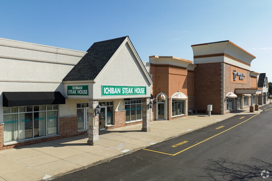 More Photos Of 5320-5340 Grand Ave, Gurnee General Retail For Lease
