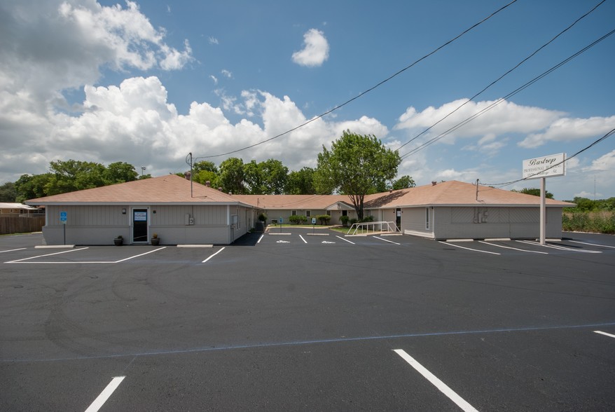 Primary Photo Of 1106 College St, Bastrop Medical For Lease