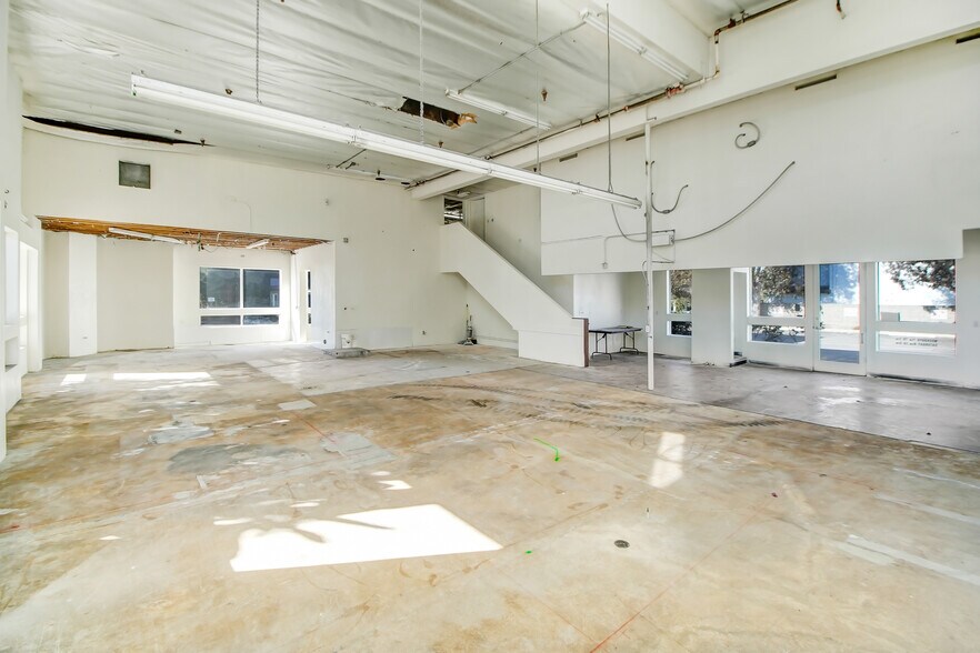 More Photos Of 927 Manhattan Beach Blvd, Manhattan Beach Storefront Retail Office For Sale