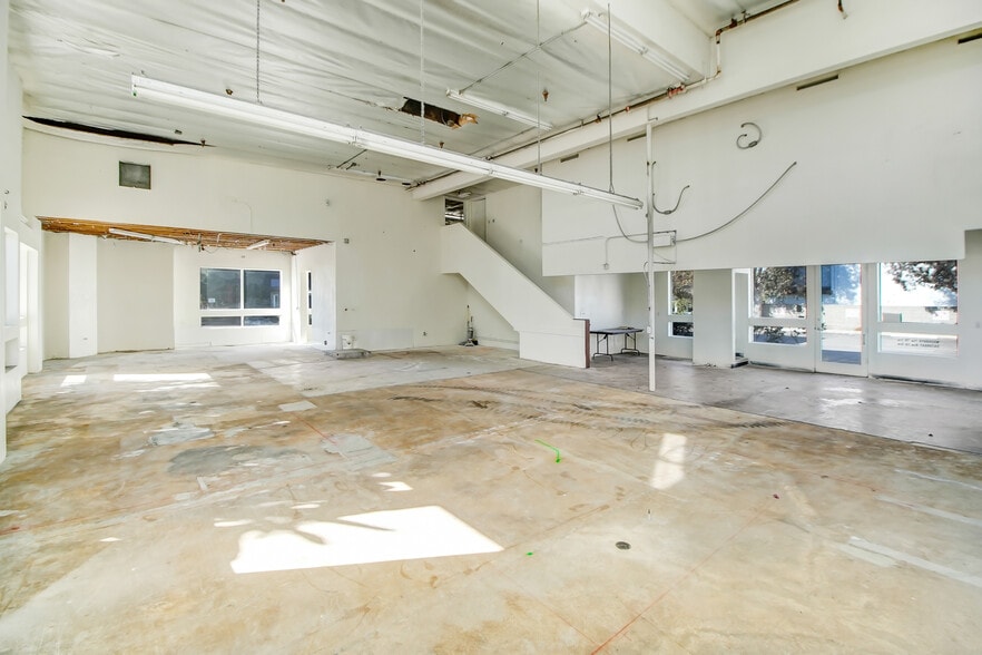 More Photos Of 927 Manhattan Beach Blvd, Manhattan Beach Storefront Retail Office For Sale