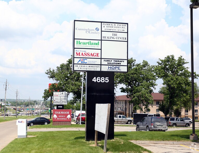 More Photos Of 4685 Merle Hay Rd, Des Moines Office For Lease
