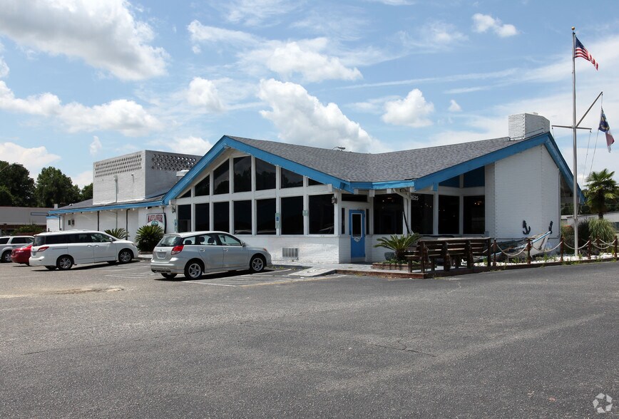 More Photos Of 1403 S Pollock St, Smithfield Unknown For Lease