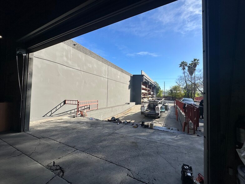 More Photos Of 18409 E Valley Blvd, City of Industry Warehouse For Lease