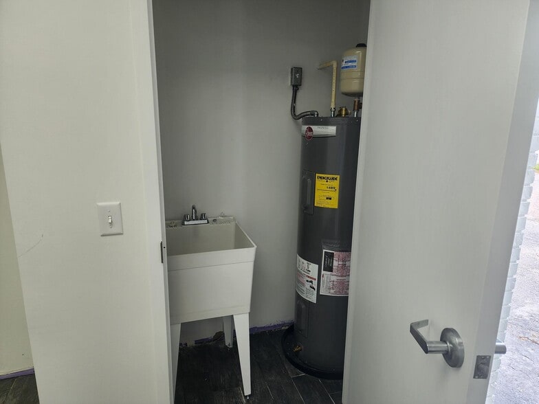 More Photos Of 2942-2958 1st Ave N, Saint Petersburg Office For Lease