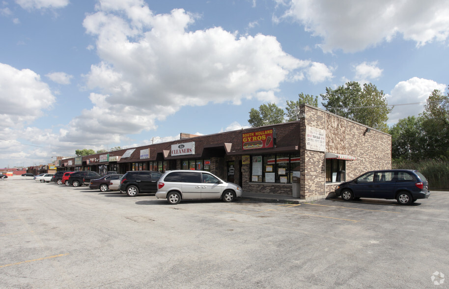 Primary Photo Of 101-119 W Sibley Blvd, South Holland General Retail For Lease