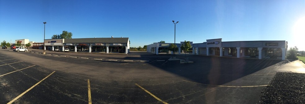 More Photos Of 1151-1181 W Randall St, Coopersville General Retail For Lease