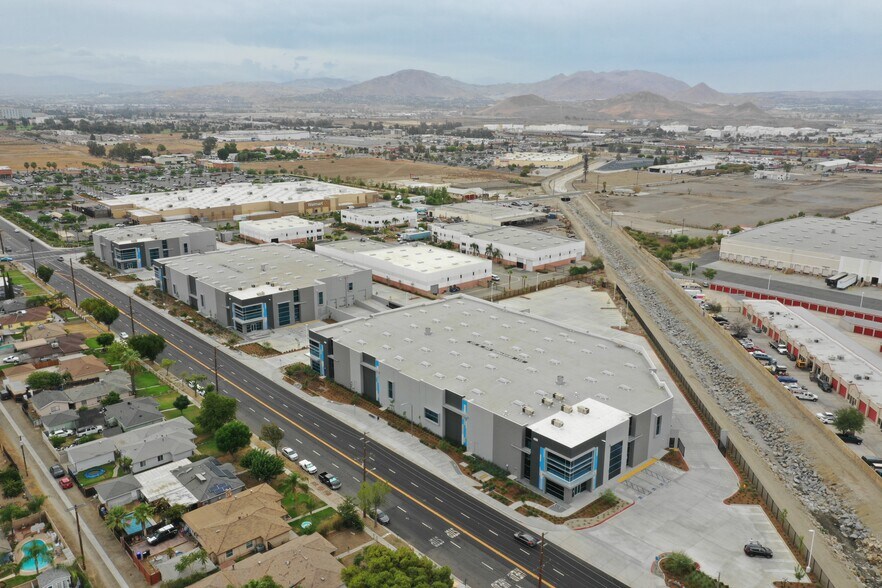 More Photos Of 455 W San Bernardino Ave, Rialto Unknown For Lease