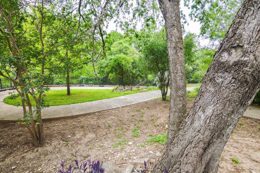 More Photos Of 128 W Theissen St, Boerne Land For Sale